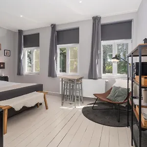 spacious-guest-suites-near-historic-market-5-min-walk.bruges-hotels.info/